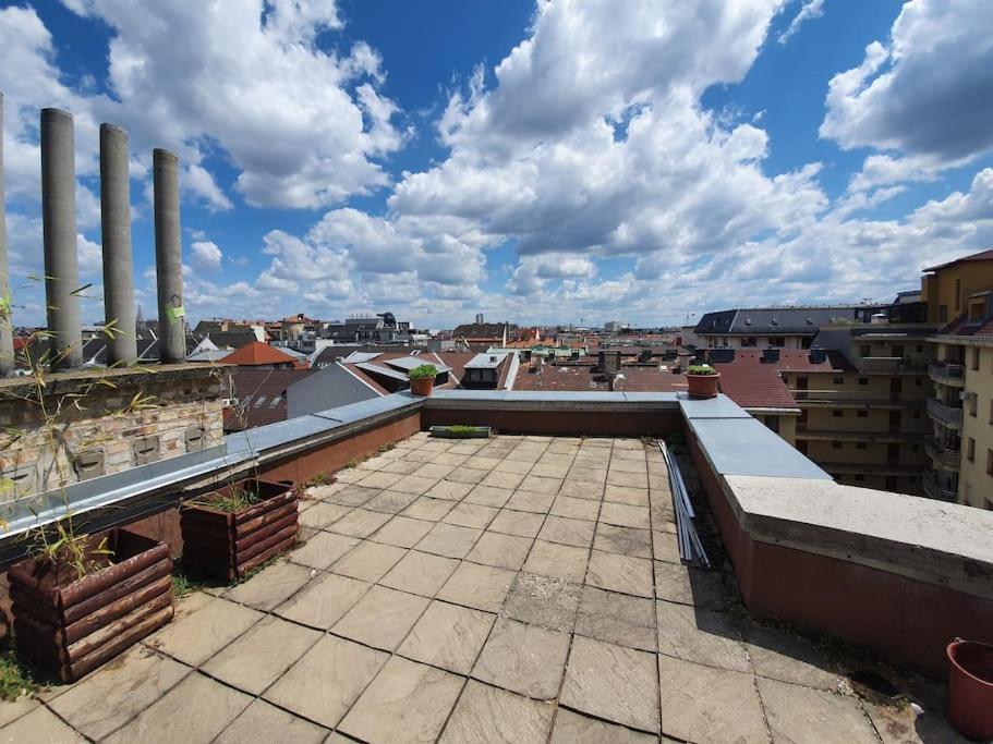Master Apartment With Air Condition And Separated Rooftop Terrace Budapest Bagian luar foto