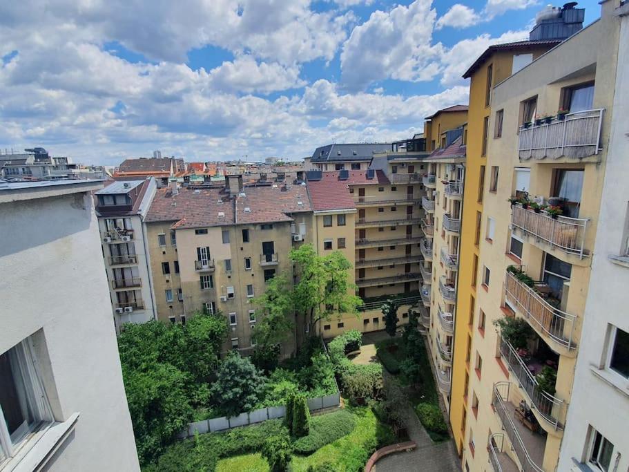 Master Apartment With Air Condition And Separated Rooftop Terrace Budapest Bagian luar foto
