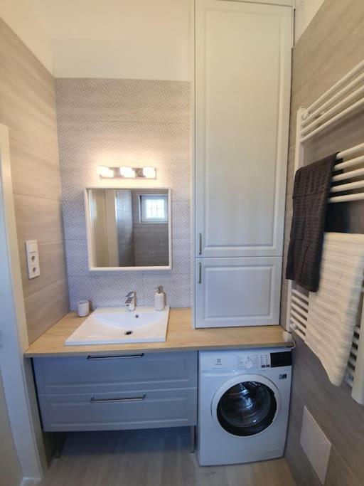 Master Apartment With Air Condition And Separated Rooftop Terrace Budapest Bagian luar foto